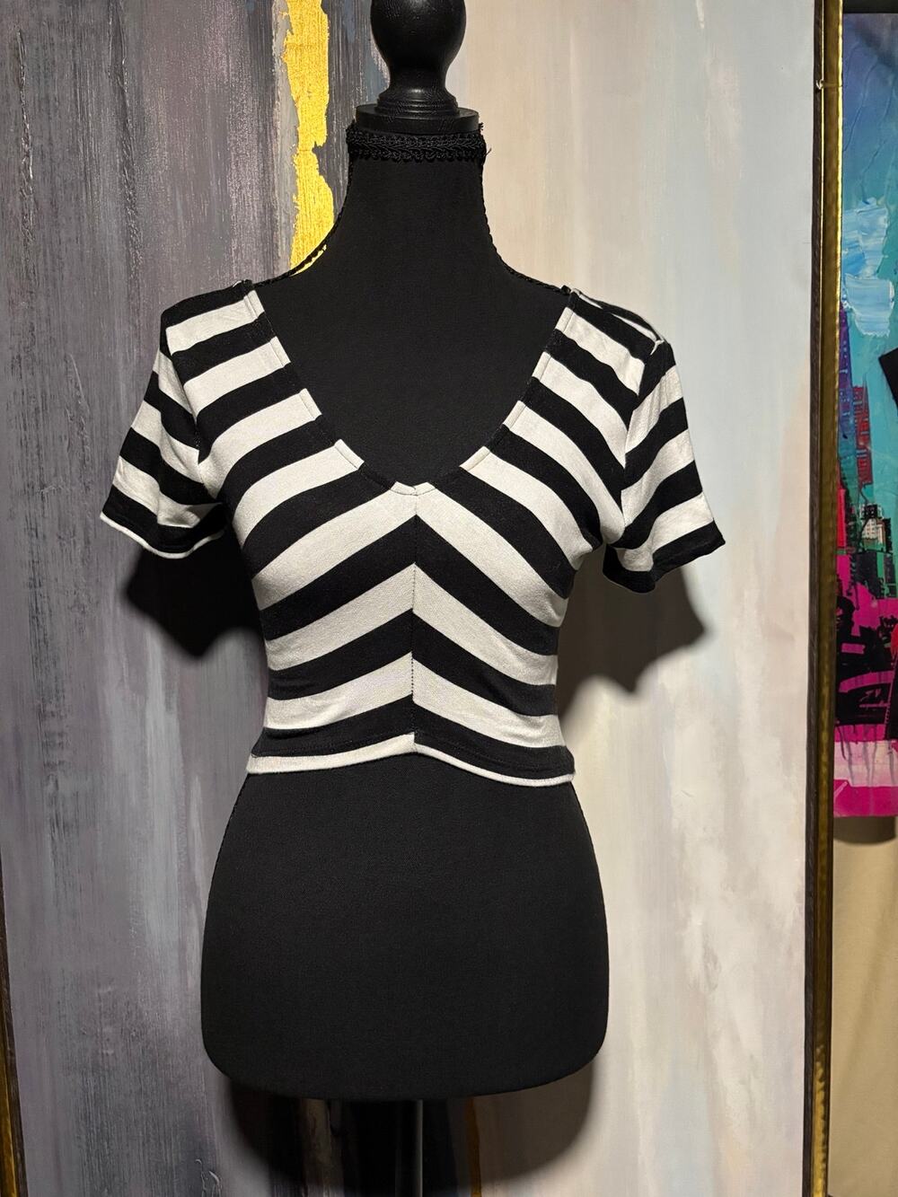ASTR Black White Striped Crop Top M Rayon Stretch Y2K Coquette Coastal Chic
